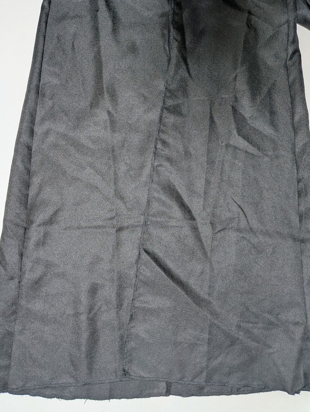 Harry Potter Gryffindor Robe - Picture 6 of 11